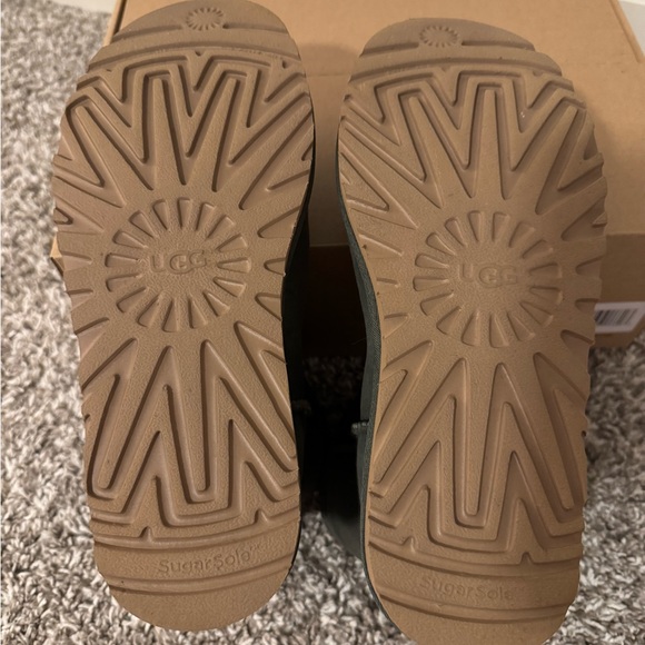 NIB Ugg Classic Mini Regenerate - Picture 4 of 6